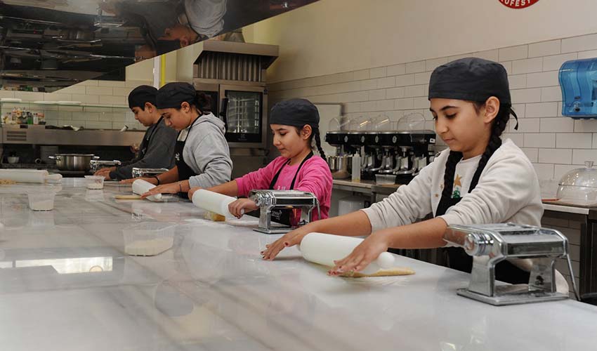 EÇEV’li çocuklar Cordelion MSM mutfağında