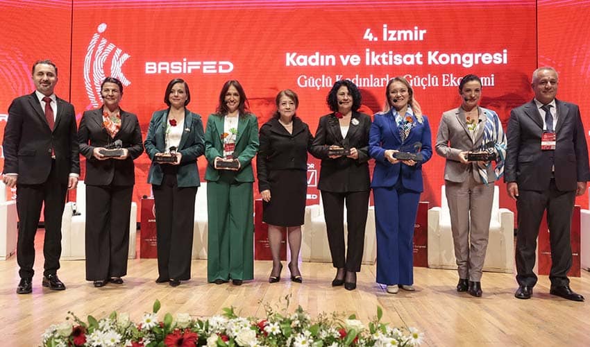 Bir kadın başkan geldi ve Konak değişti