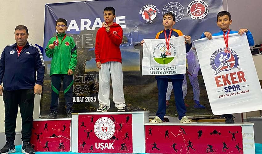 Karateciler Başarılarına Yenisini Ekledi