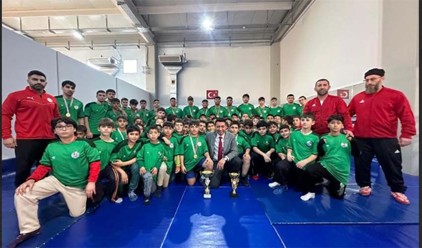 Güreş Takımı İzmir şampiyonu