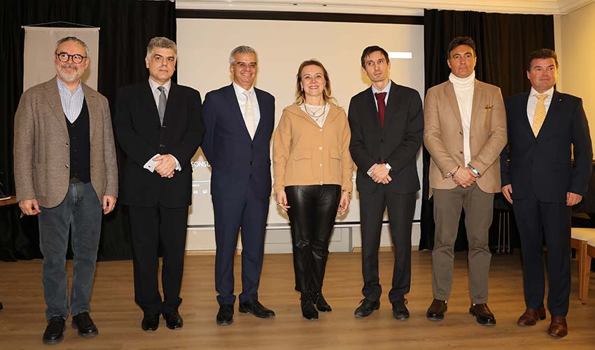 Sonsuz, Casa Italia'da