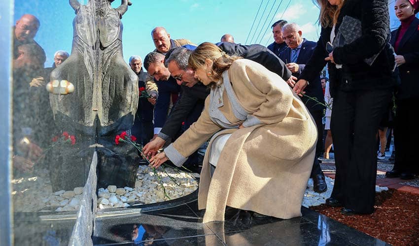 Hocalı Şehitleri Karabağlar’da anıtı başında anıldı