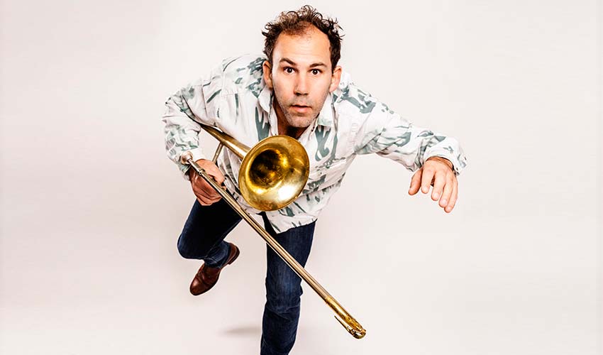 Doğaçlamanın doruğunda Un Poco Loco Trio