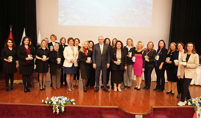 8 Mart Dünya Kadınlar Günü çiçeklerle kutlandı