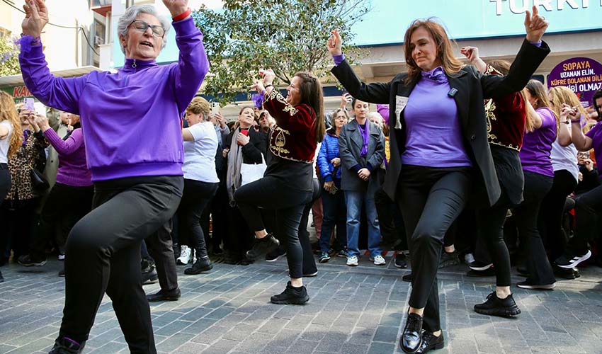 Başkan Ünsal’dan 8 Mart’a özel harmandalı!
