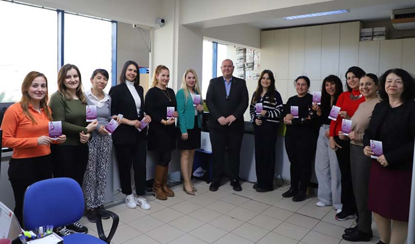 Başkan Çiçek Kadın Personelleri Unutmadı