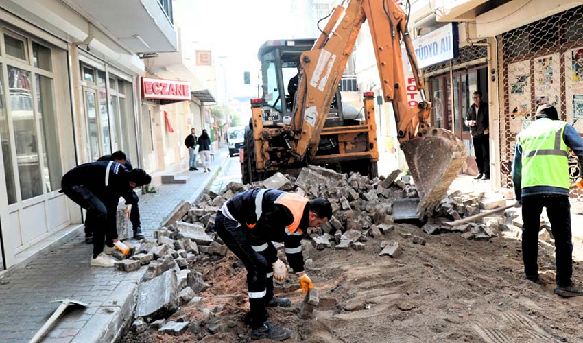 Bayraklı’da yol yenileme seferberliği