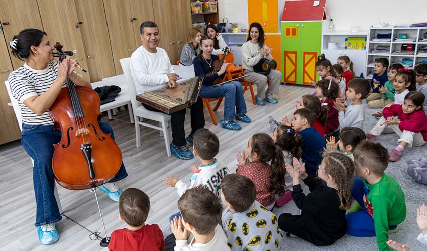 Türk müziği çalgıları ile tanışıyor