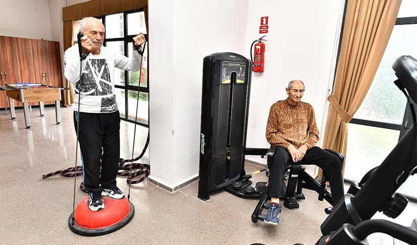 Huzurevi sakinleri mutlu çalışanlar gururlu