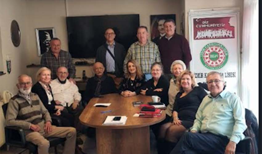 Karşıyaka Lisesi'nin Eğitim Vakfı yeni yönetimi belirledi