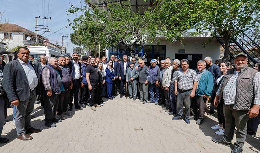 Menderes’in köylerinde üreticilerle buluştu