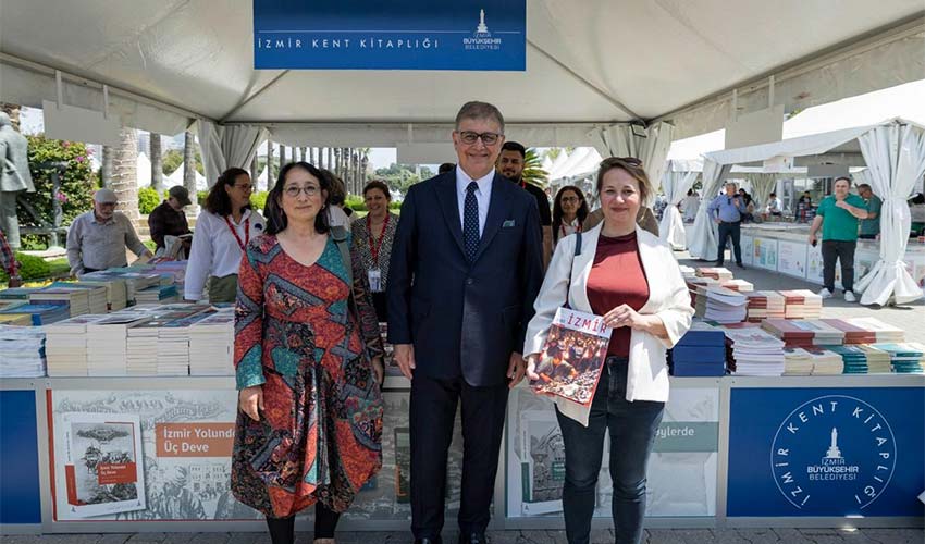 Bu ülkeyi karanlıktan ellerinde meşale gibi kitap taşıyan gençler çıkaracak