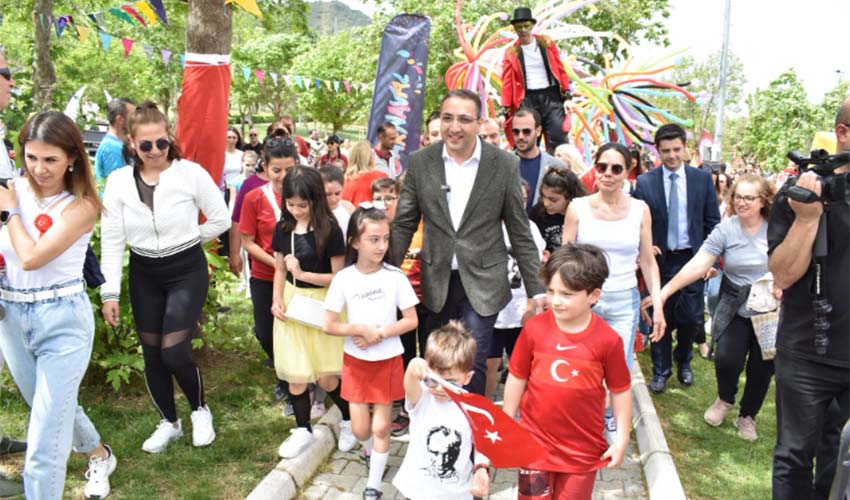 Balçova’da çocuklara özel şenlik