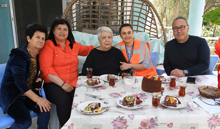 Sürpriz 80’inci yaş kutlaması