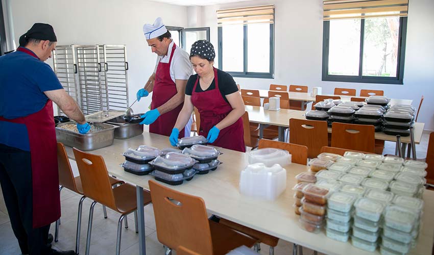 Yoksullukla mücadele ediyoruz