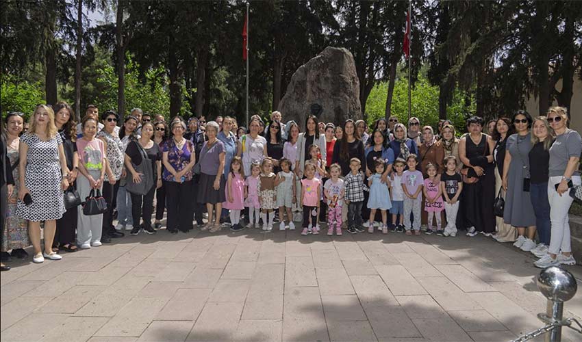 İzmirli annelere en özel kutlama