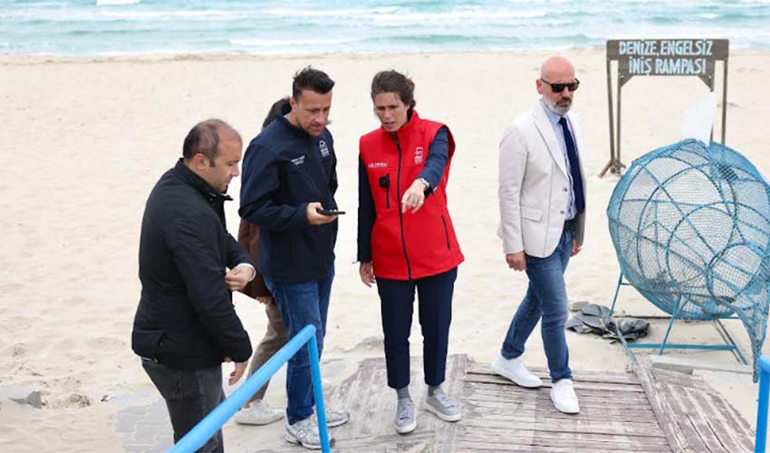 Ilıca Plajı’nda yaz hazırlıkları sürüyor