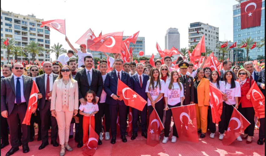 19 Mayıs coşkusu İzmir'i sardı