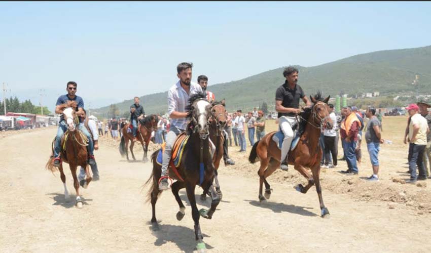 Torbalı’da rahvan at yarışı