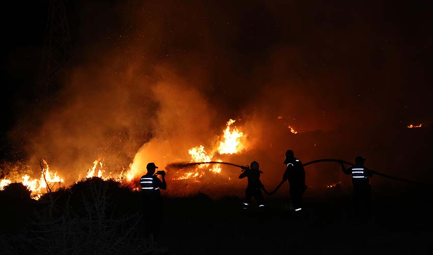 Çeşme’de yangınla mücadele sürüyor!
