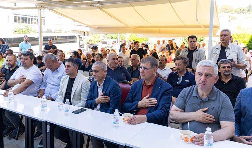 Aliağa'nın aşure lokmasına ortak oldu