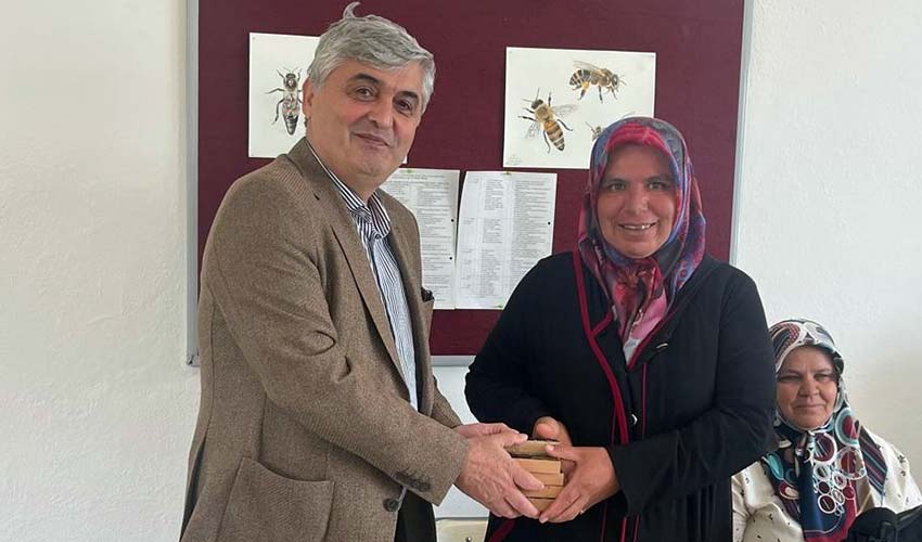 Büyükşehir’den Ana Arı Desteği