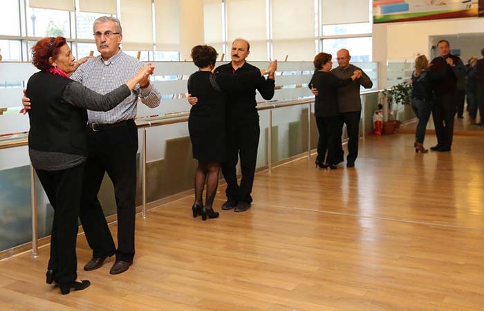Karşıyaka'dan ücretsiz salon dansları