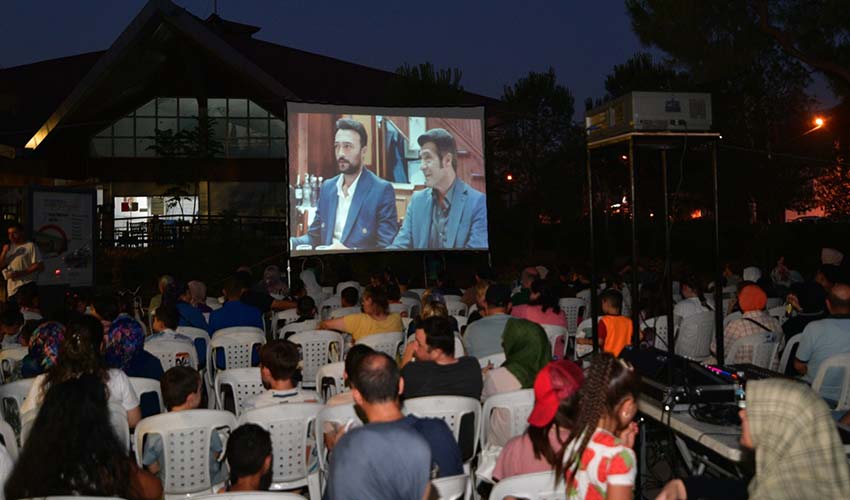 Yaz Akşamlarına Sinema Büyüsü