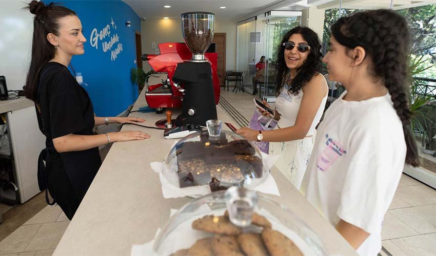 Şato’nun terasları İzmirliler için sosyal yaşam alanı