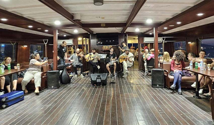 Körfez'den rembetiko ezgileri yükseldi