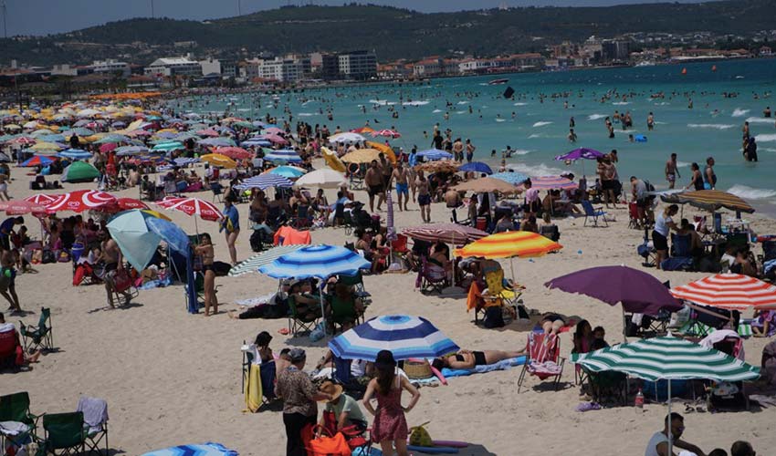 Çeşme Belediyesi plajları bir kez daha Mavi Bayrak kazandı
