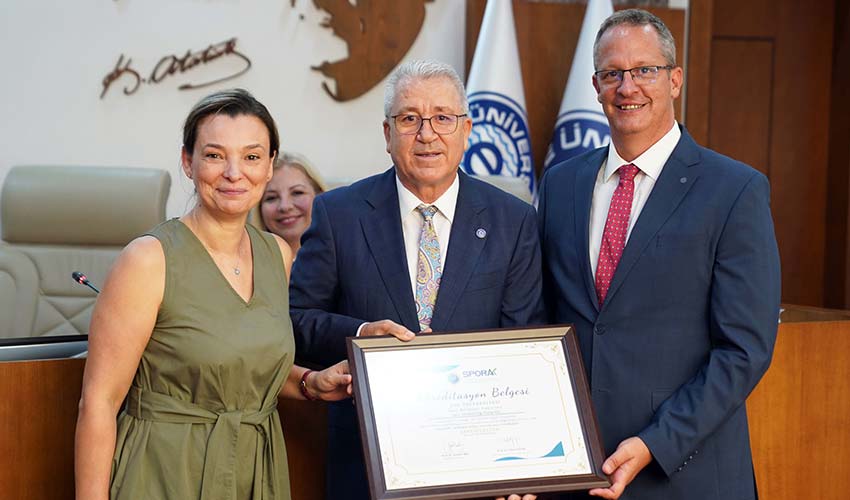 Spor Yöneticiliği Bölümü de akredite oldu