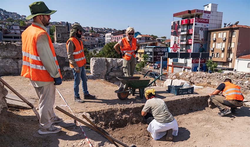 Büyükşehir’den Smyrna Antik Kenti’ne “tarihi destek”