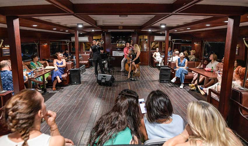 Bergama Vapuru’nda caz esintisi