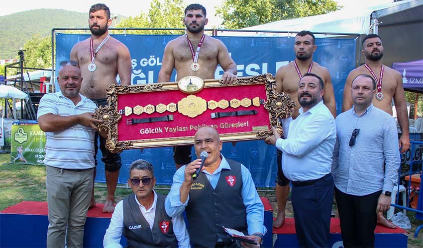 Yağlı güreş şöleninde başpehlivan Erkan Taş