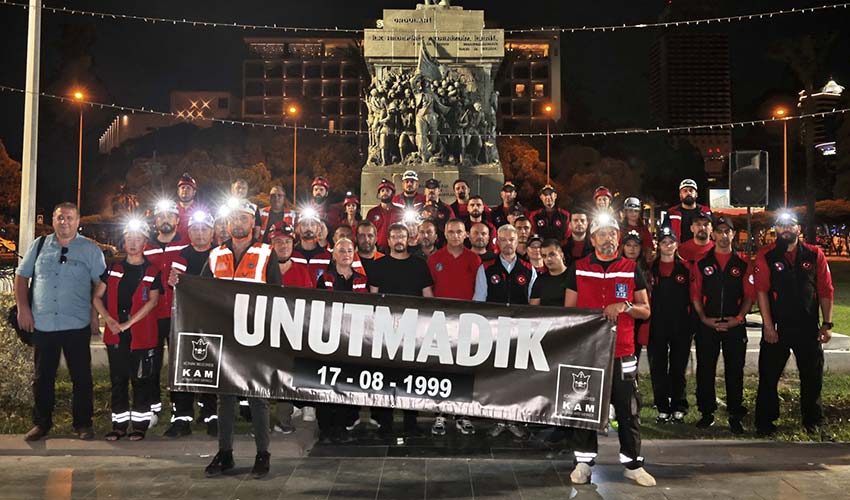 Konak’ta sessiz yürüyüş