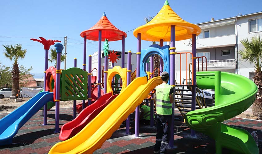 Yol ve park çalışmaları hız kesmeden sürüyor