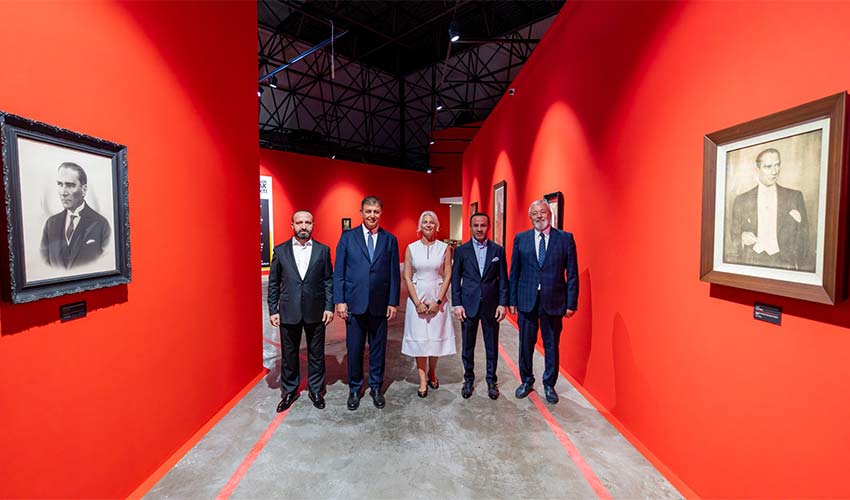 Atatürk ve Refik Anadol sergileri İzmirliler ile buluşuyor