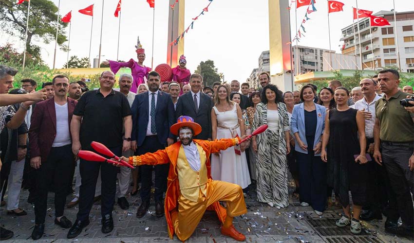 94. İEF muhteşem kortejle başladı