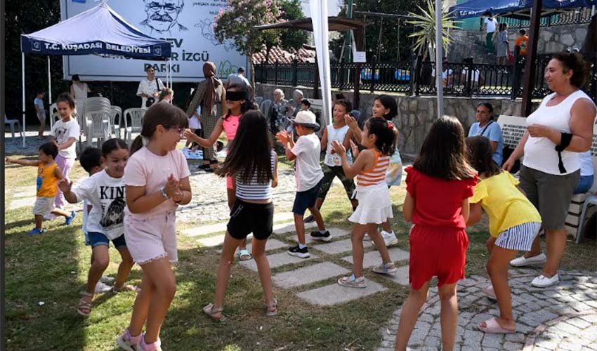 Çocuklar unutulmaya yüz tutan sokak oyunlarıyla doyasıya eğlendi