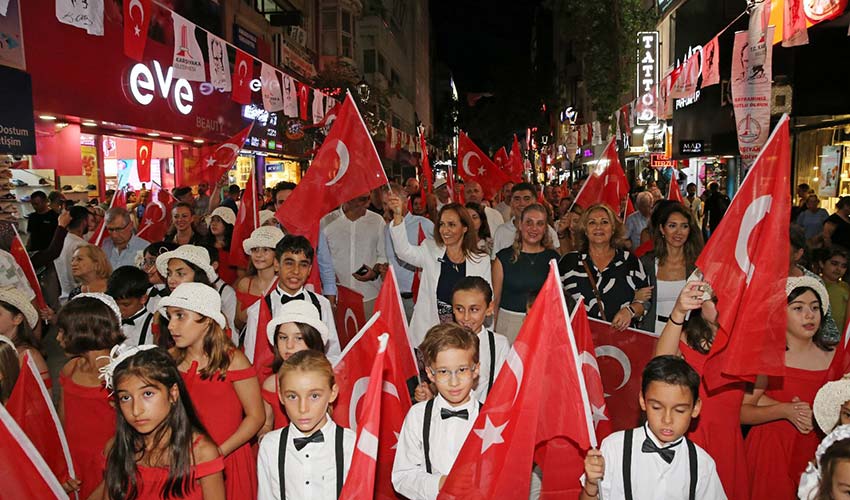 Karşıyaka’yı ‘zafer’ coşkusu sardı