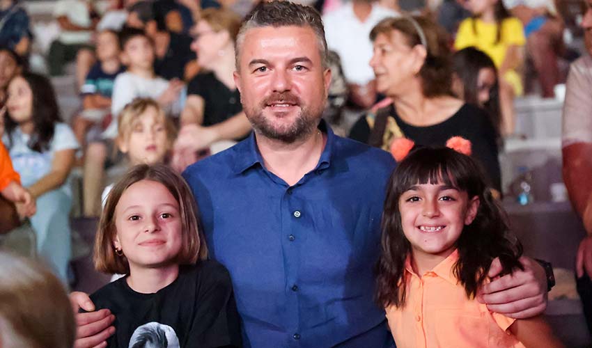 Bucalı çocuklar Başkanla film izledi