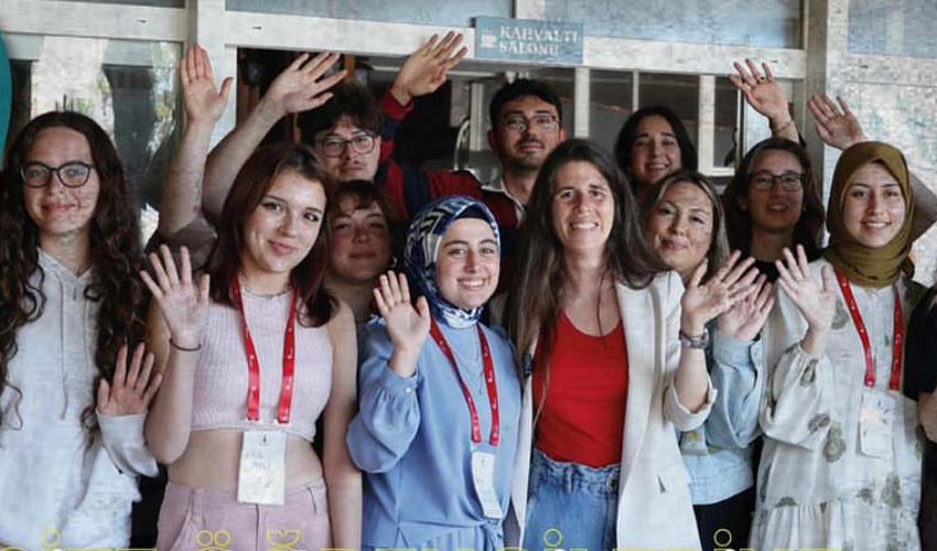 Üniversiteli gençlere eğitim desteği