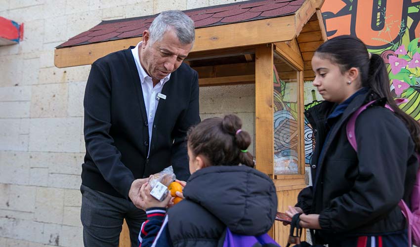 Dalında kalan mal öğrencilere dağıtıldı