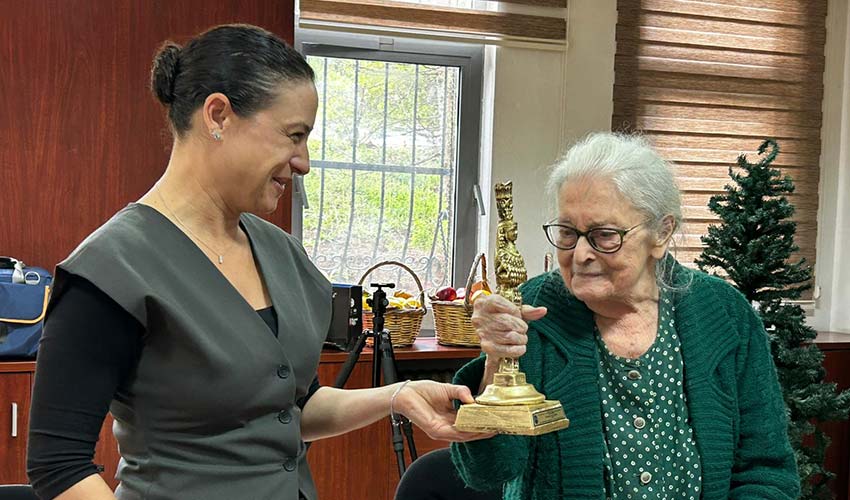 Prof. Dr. İoanna Kuçuradi’ye Onur Ödülü