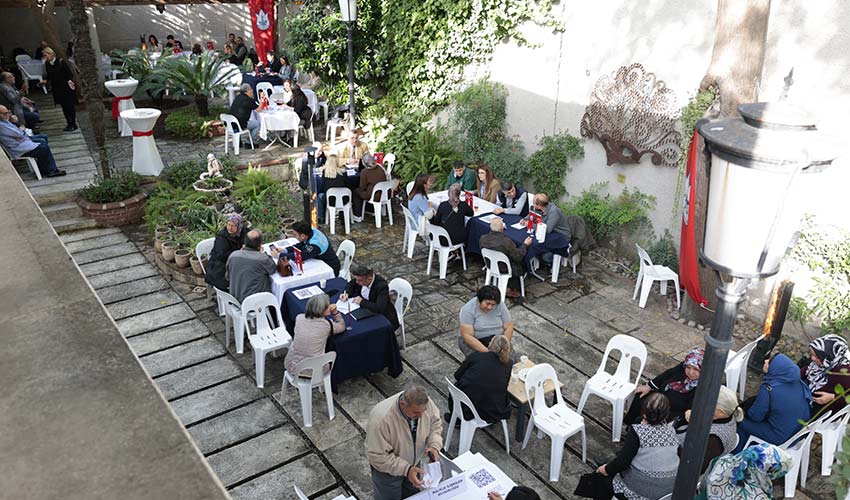 Komşular Basmane’de buluştu