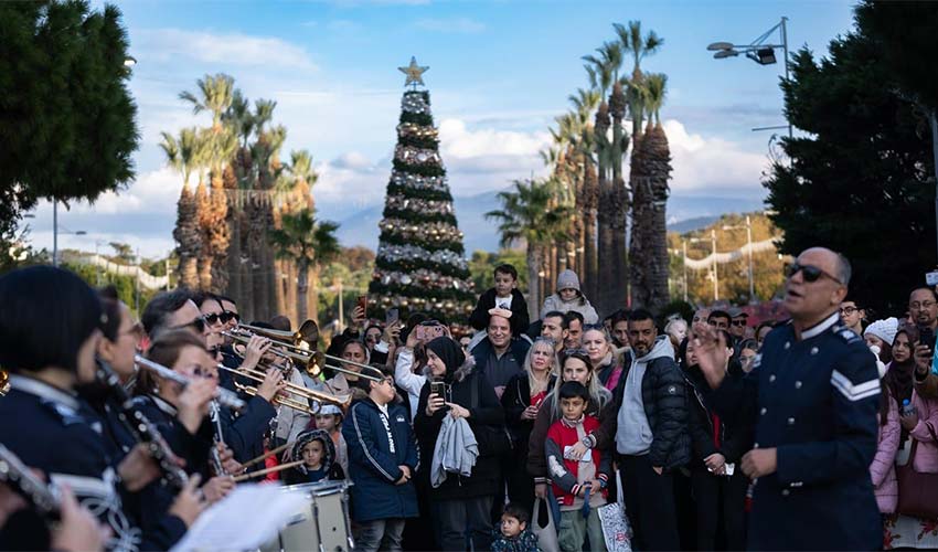 İzmir, yeni yılı rengarenk bir festivalle karşılıyor