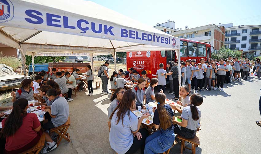 Kent Lokantası Öğrenci Otobüsü 1 Yaşında