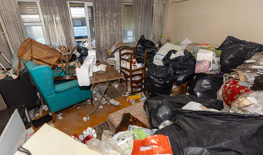 4 kamyon atık çıktı