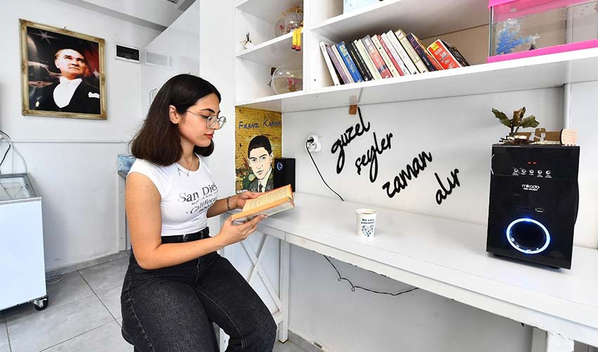 İzmir Büyükşehir öğrencinin yanında